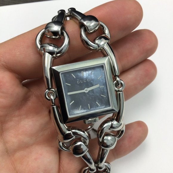 GUCCI Signoria Quartz  Women's Watch - Picture 1 of 4